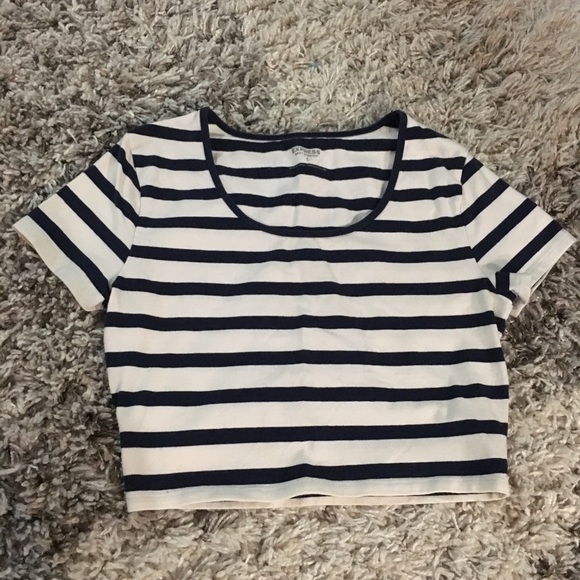 Crop tops - Picture 2 of 8